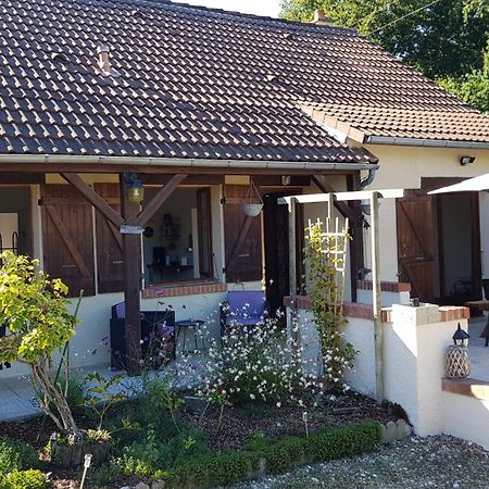 Le Cottage De Mae Seigy Екстериор снимка