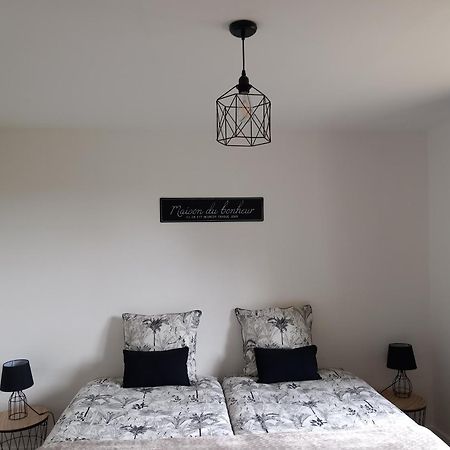 Le Cottage De Mae Seigy Екстериор снимка